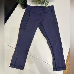 Lululemon crop leggings. Size 6.